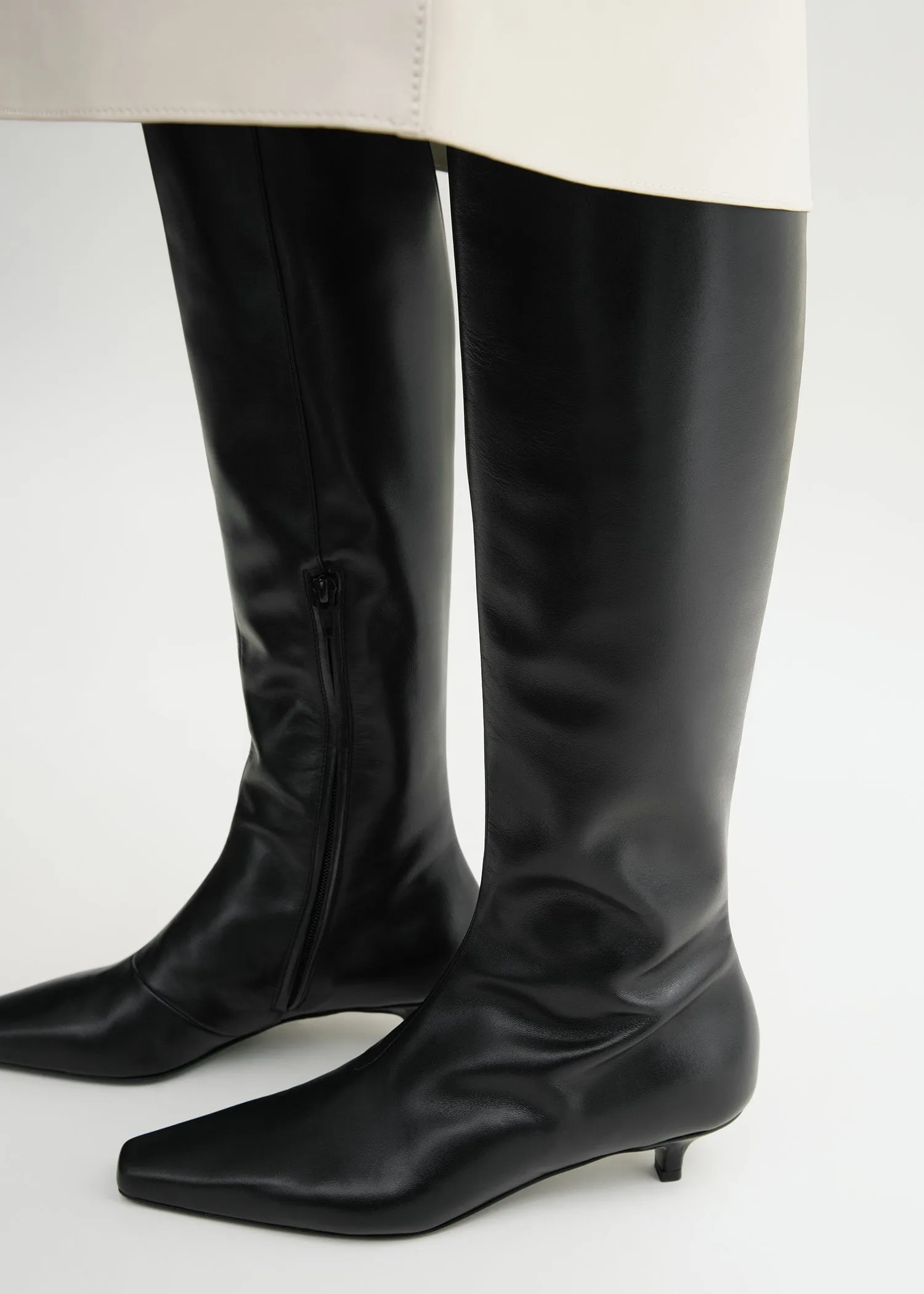 The Slim Knee-High Boot black