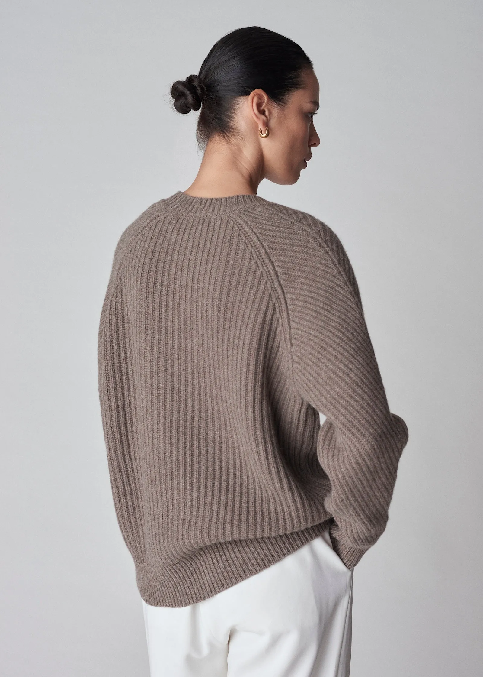 V-Neck Ribbed Sweater in Wool Cashmere - Taupe